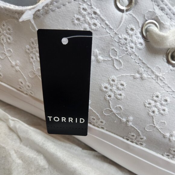 NWT Torrid Eyelet Lace Shoes Women's Size 11.5 Wide Width - Picture 5 of 6